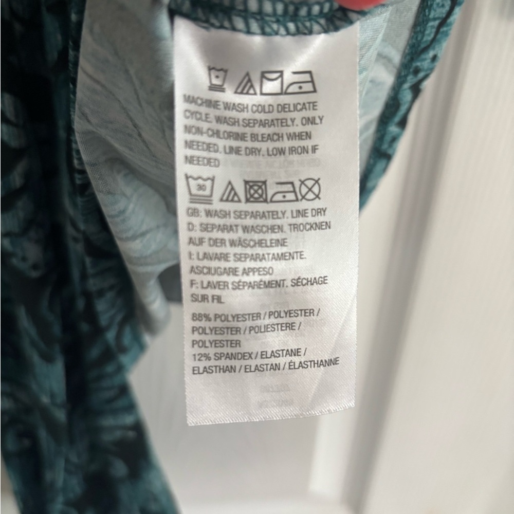 Teal and Black Patterned 3/4 sleeve top  Size M  Excellent condition. - Picture 3 of 4